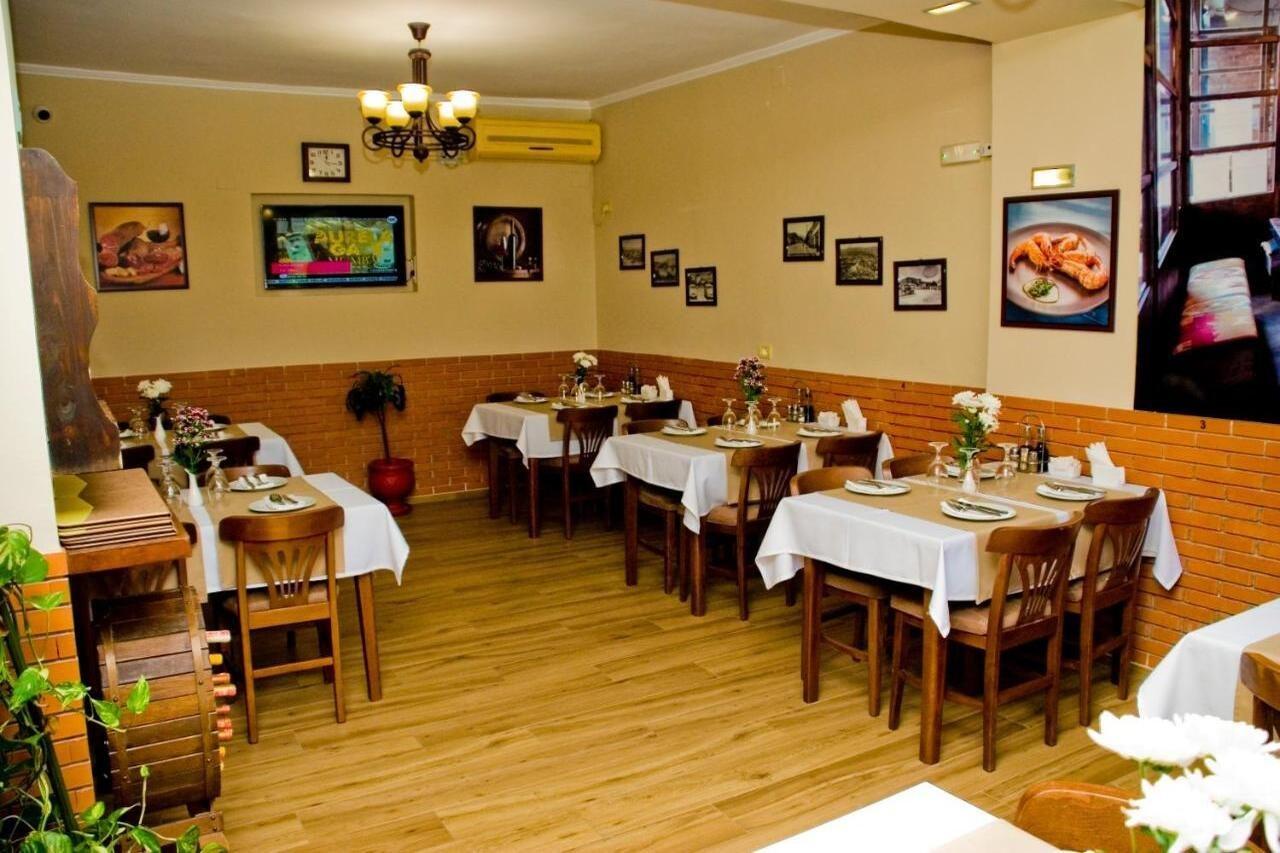 Hotel 4 Stinet Vlorë Buitenkant foto
