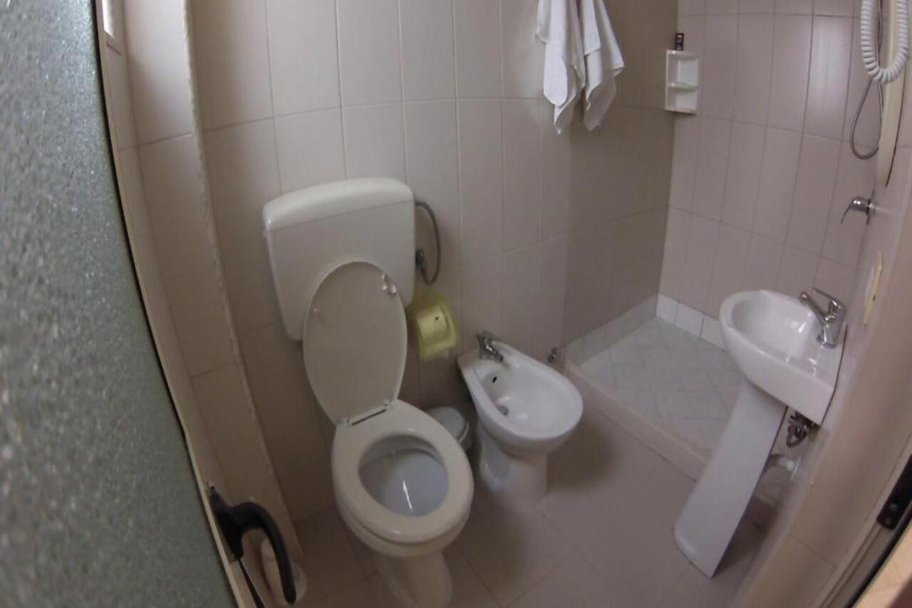 Hotel 4 Stinet Vlorë Buitenkant foto