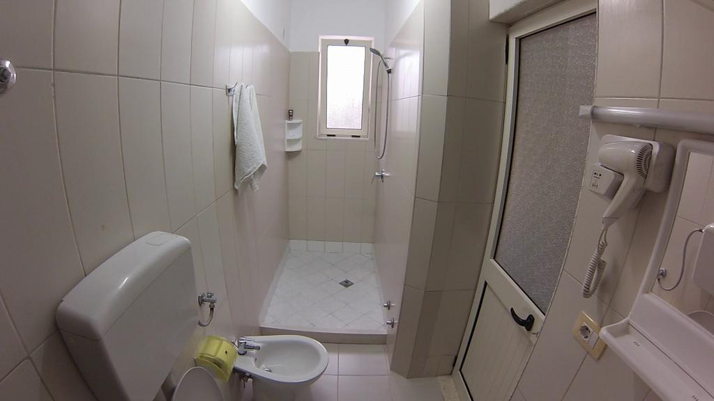Hotel 4 Stinet Vlorë Buitenkant foto