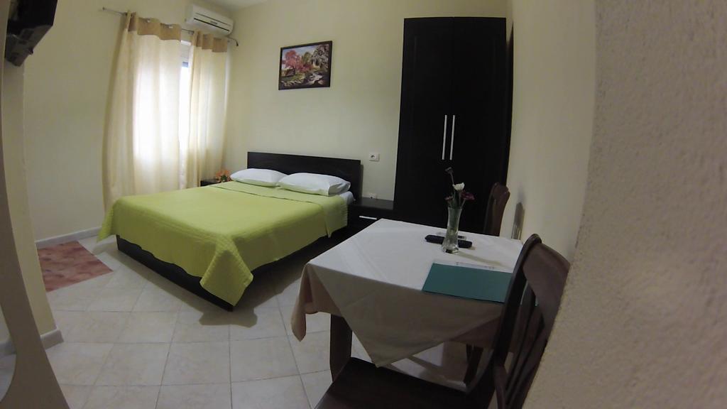 Hotel 4 Stinet Vlorë Buitenkant foto