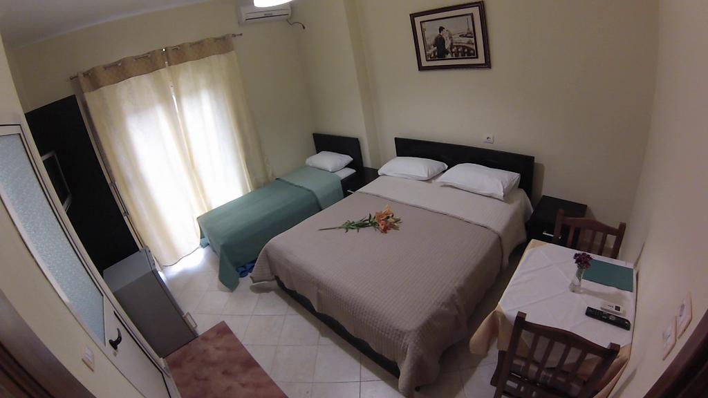 Hotel 4 Stinet Vlorë Buitenkant foto