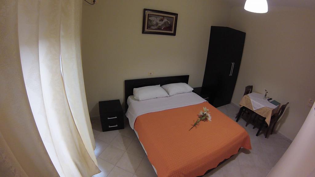Hotel 4 Stinet Vlorë Buitenkant foto
