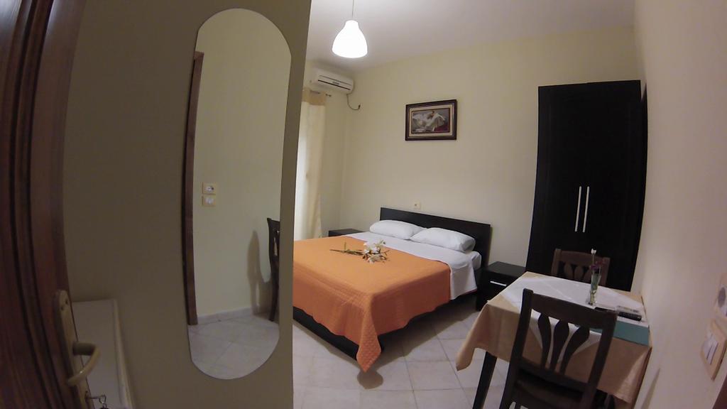 Hotel 4 Stinet Vlorë Buitenkant foto