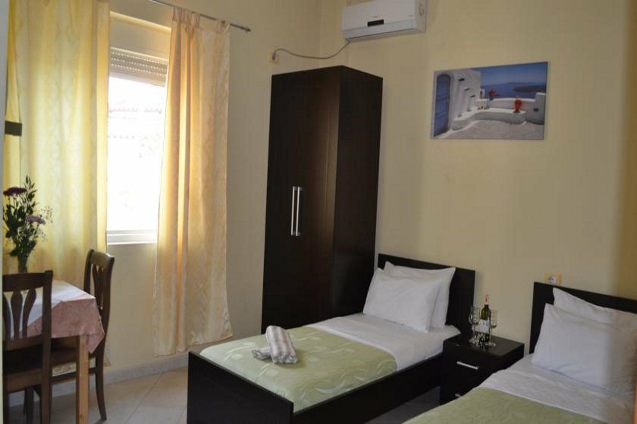 Hotel 4 Stinet Vlorë Buitenkant foto