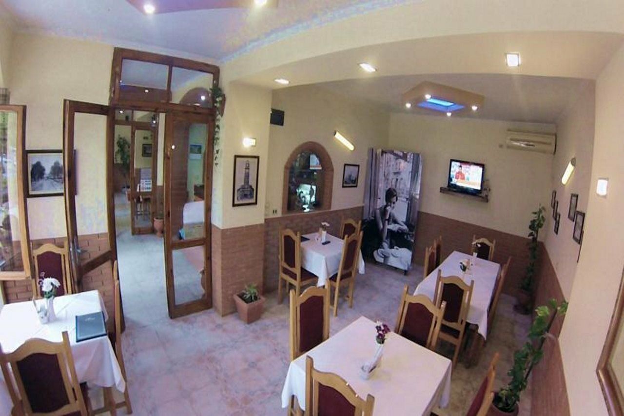 Hotel 4 Stinet Vlorë Buitenkant foto