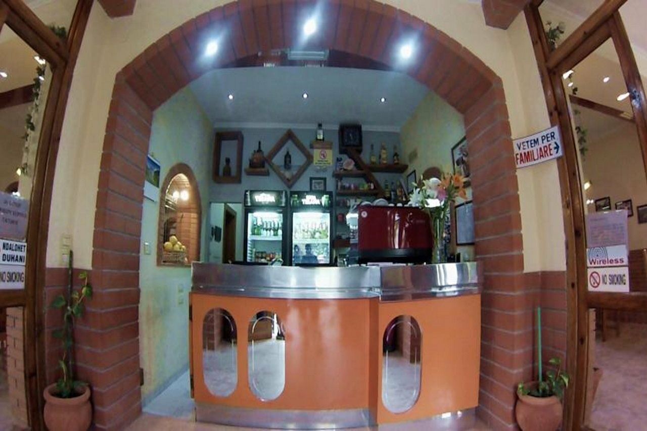 Hotel 4 Stinet Vlorë Buitenkant foto