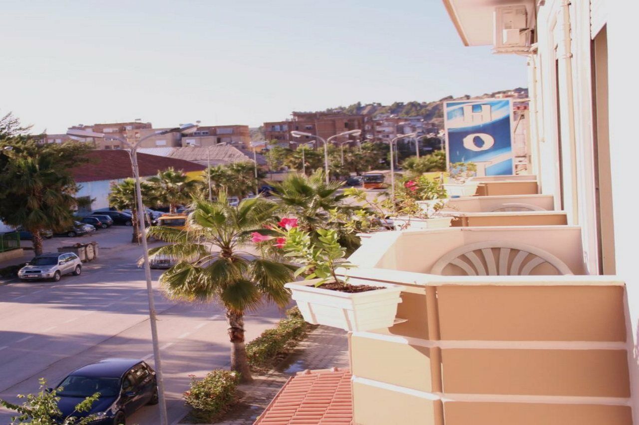 Hotel 4 Stinet Vlorë Buitenkant foto