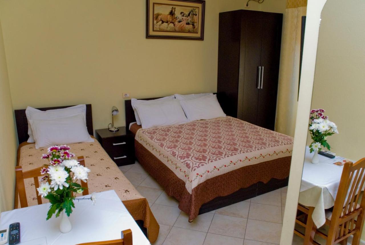 Hotel 4 Stinet Vlorë Buitenkant foto